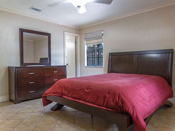 4th image of 121 SE Mojave Way