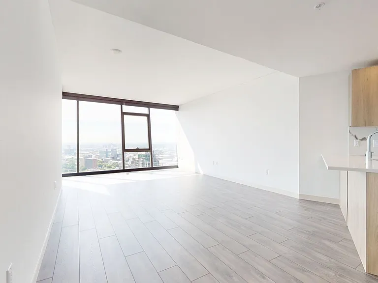 One Hundred Above the Park — Photo 768