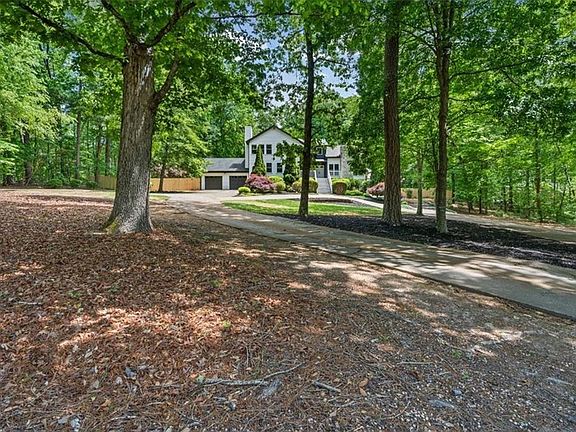3rd image of 360 Old Mountain Rd