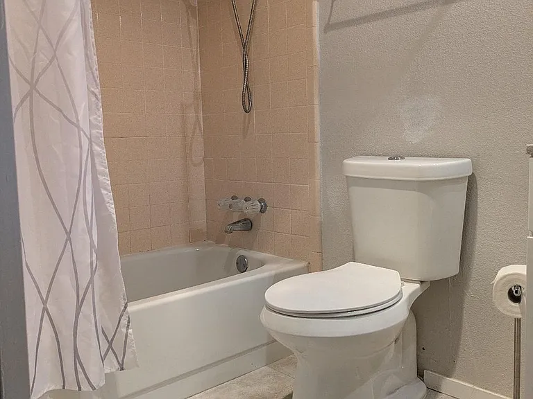 1041 Melissa Ln — Photo 11