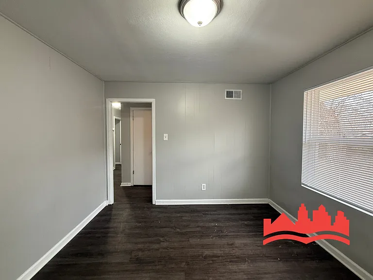 1456 E Raines Rd — Photo 10