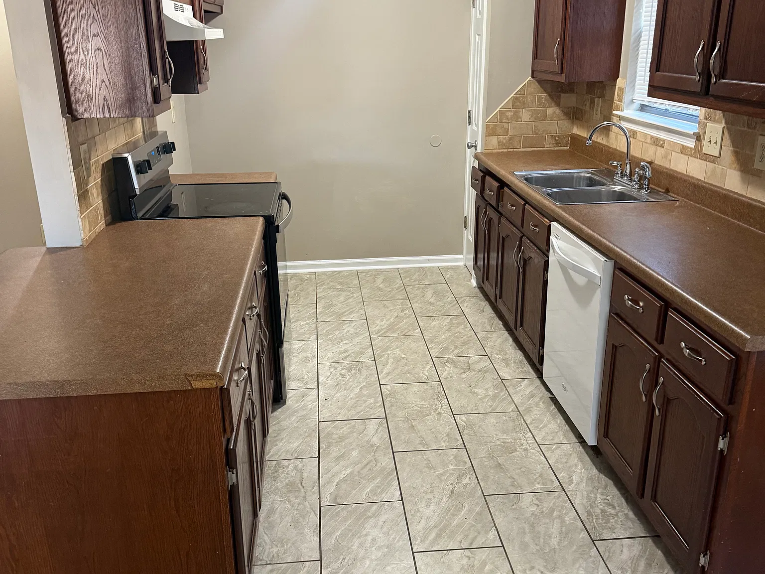 3 bed, 1431 sqft, $1,600 — Photo 3