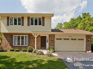 3308 Parkside Dr, Woodridge, IL