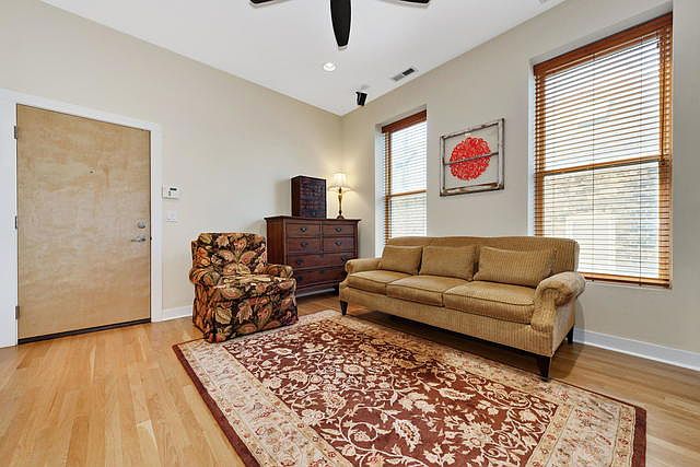 1st image of 1134 N Wolcott Ave APT 2R