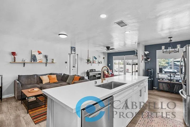 4 bed, 3.0 bath, 1496 sqft, $4,500 — Photo 2