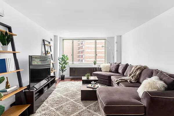 Sold by Triplemint | media 1