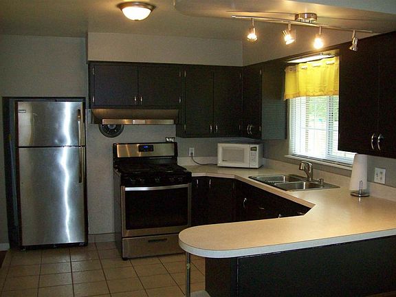 5th image of 915 Carolyn Ave