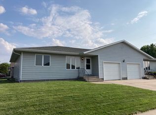 1302 W 16th St, Kearney, NE 68845