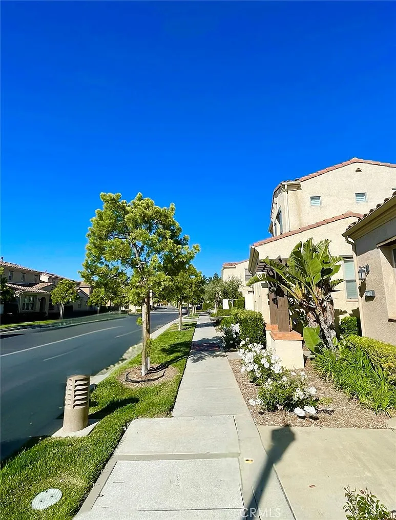 1 bed, 1096 sqft, $3,700 — Photo 2