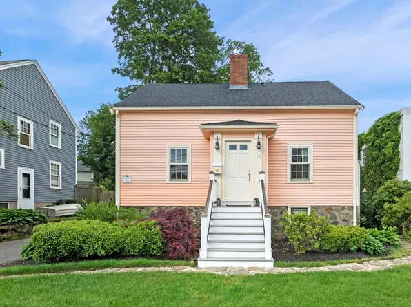 12 Lincoln Ave, Marblehead, MA 01945