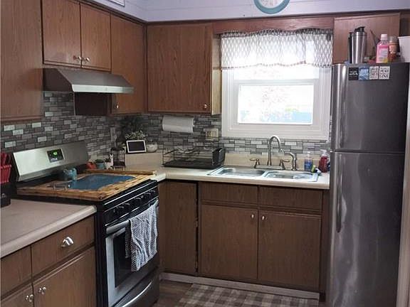 3rd image of 208 Woodcock Dr