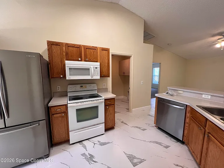 619 Pampas St NW — Photo 8