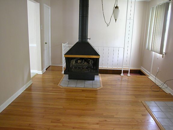 4th image of 2308 Menett Ave
