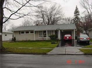 712 Deerfield Dr, North Tonawanda, NY 14120