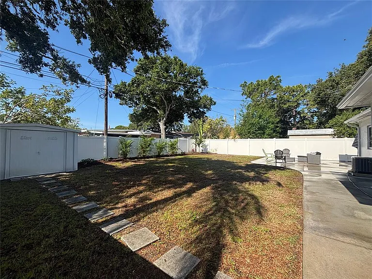 1138 51st Ave N — Photo 17