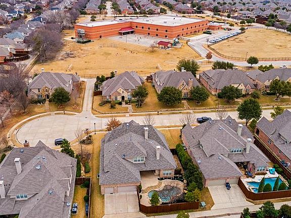 4th image of 1911 San Jacinto Dr