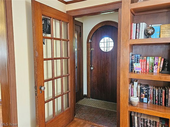 5th image of 6454 S Canterbury Rd