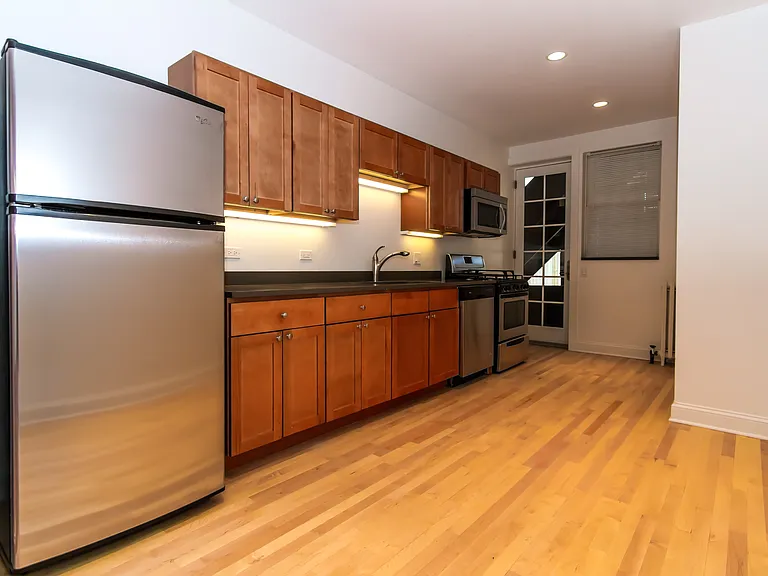 6150 N Hoyne Ave #1 — Photo 23