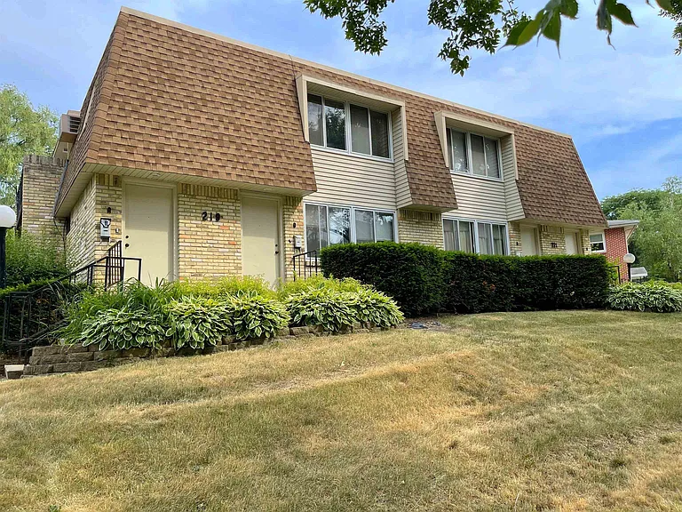 221 Nautilus Dr #B — Photo 1