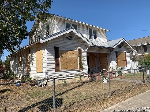 1st image of 307 S Trinity St