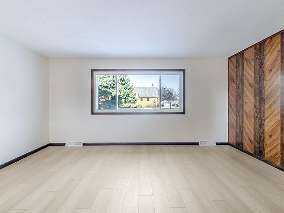 5th image of 3129 6th Ave