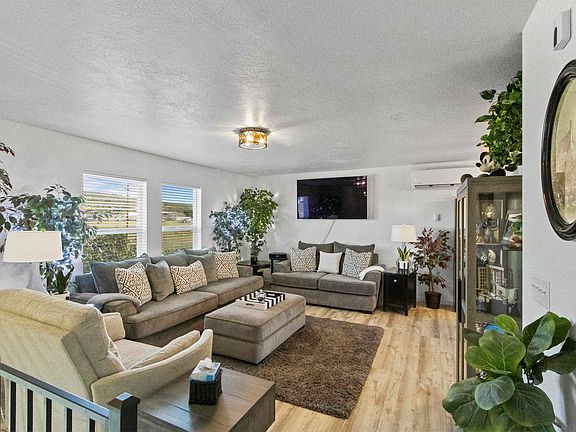 3rd image of 3326 Latigo St