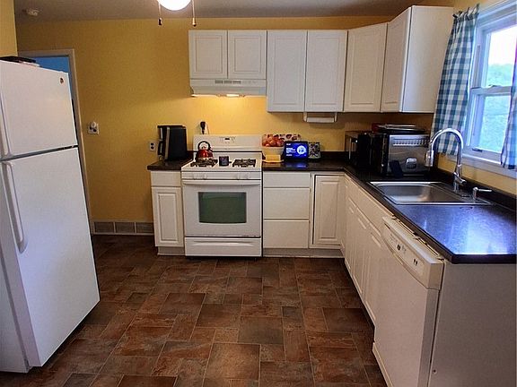 4th image of 68490 Elm St