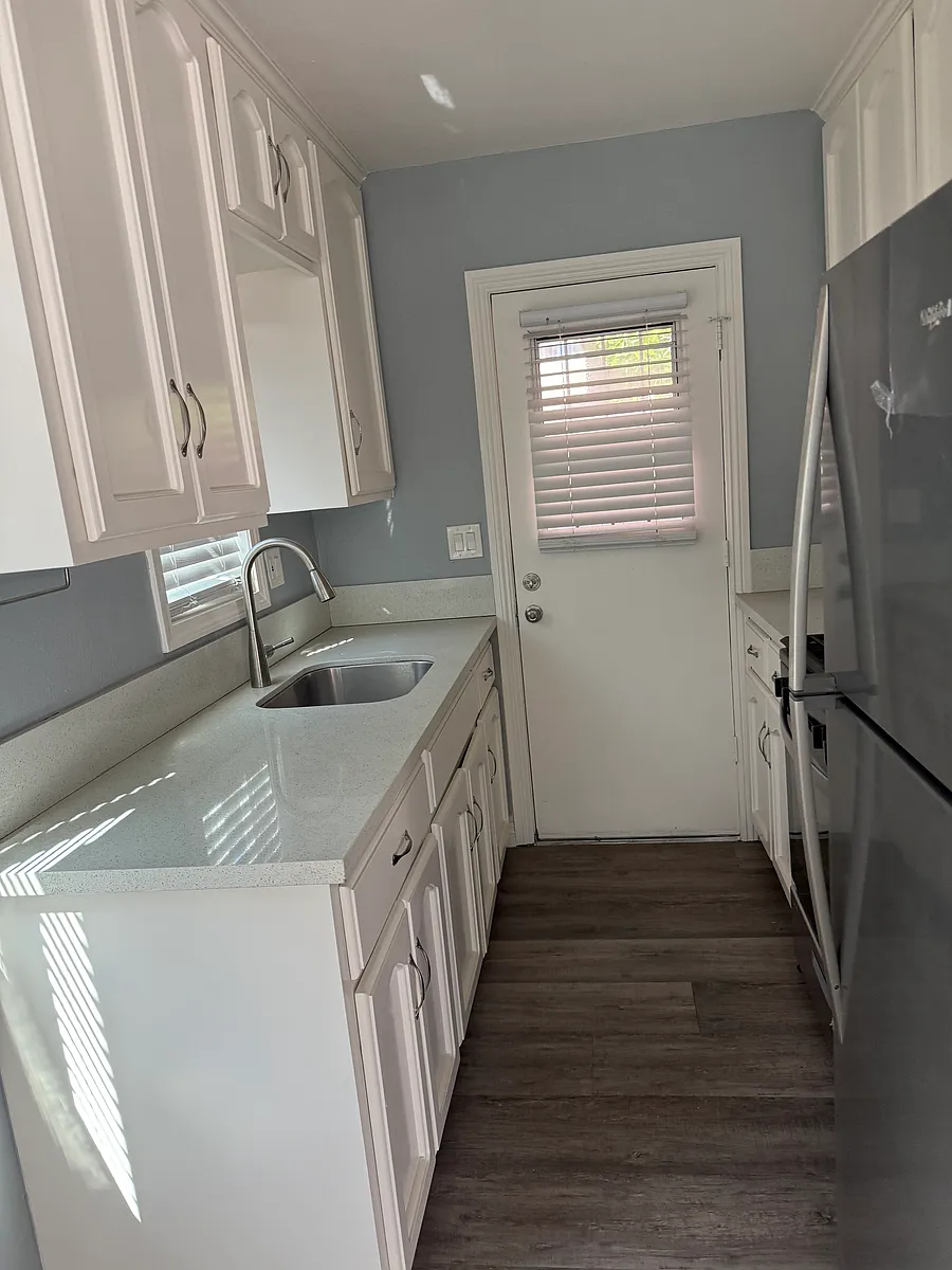 Building Photo - 816 Oakwood St #1