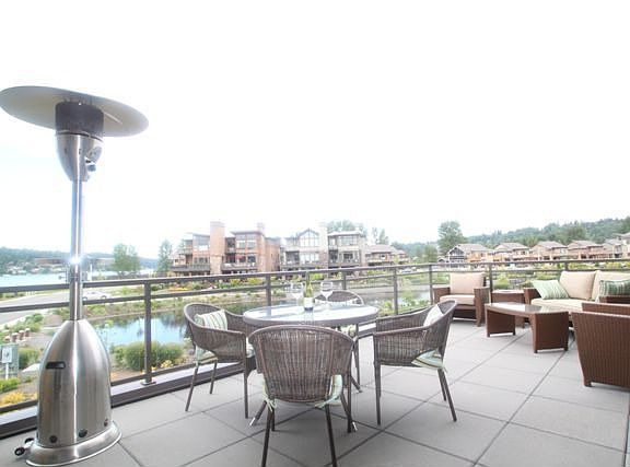 Main floor deck