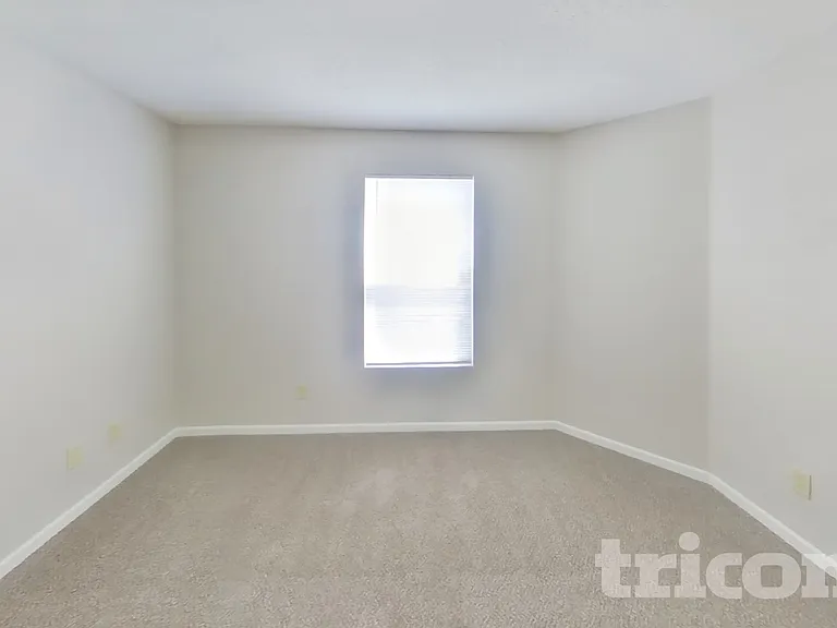 10904 Wymm Ln — Photo 18