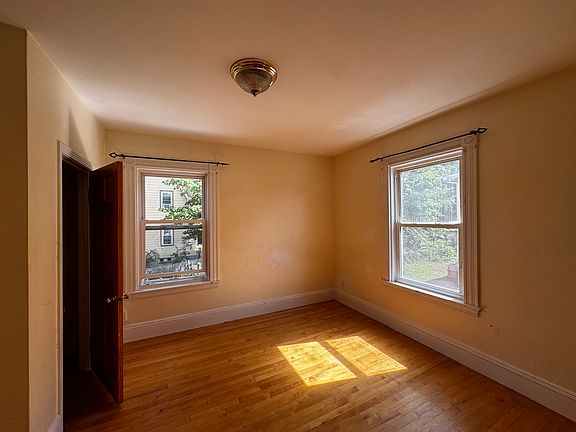 5th image of 30 Hume Ave Unit 1
