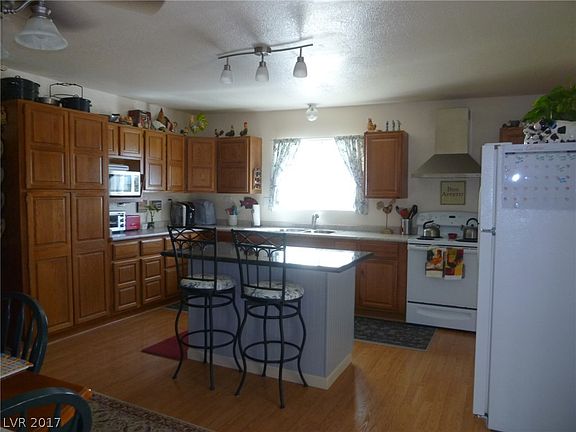 2nd image of 831 E Thousandaire Blvd
