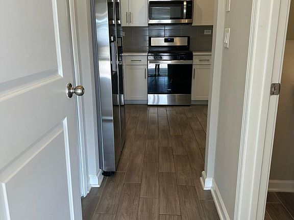 5th image of 182 Brookgreen Way