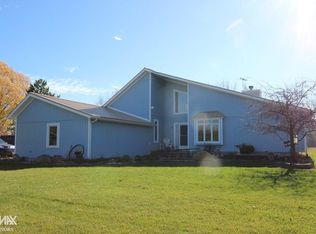 21920 McPhall Rd, Armada, MI 48005