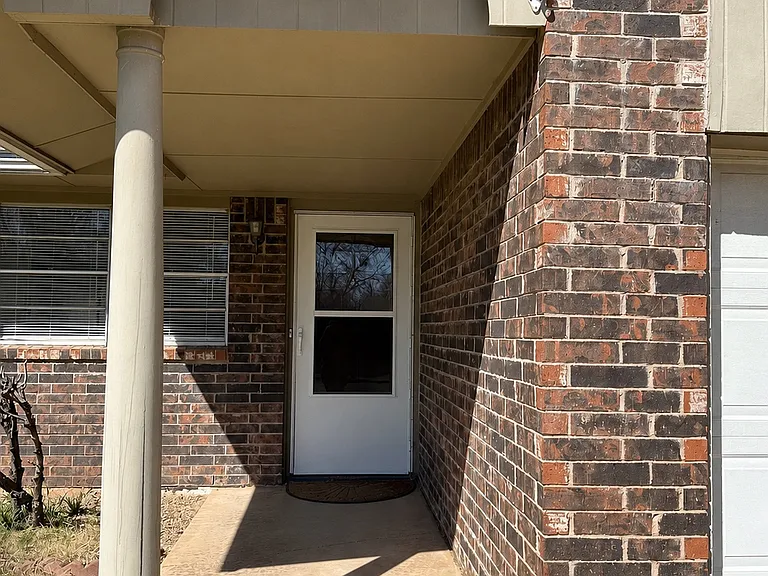 519 Robin Hill Rd — Photo 1