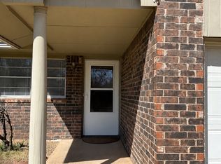 519 Robin Hill Rd, Edmond, OK 73003