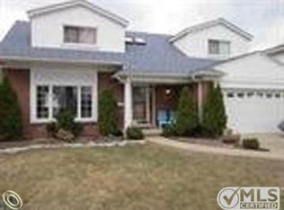 20313 Edmunton St, Saint Clair Shores, MI 48080