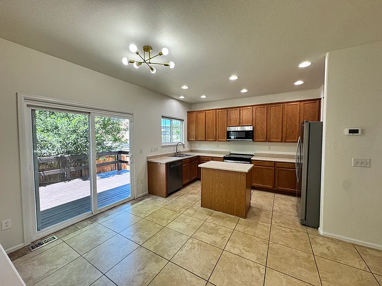 5703 S Yakima Way — Photo 1