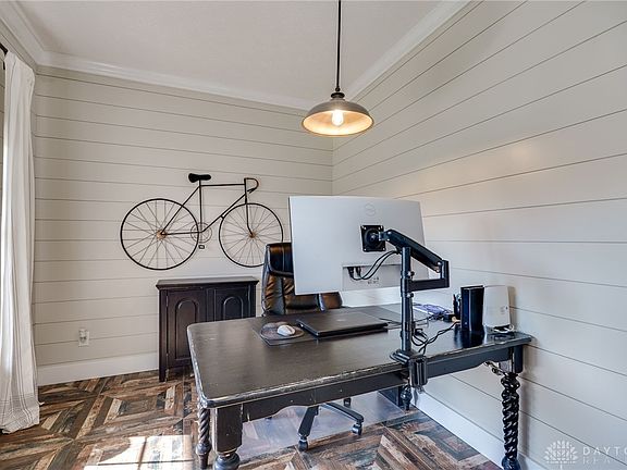 5th image of 429 Danbury Pl