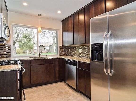 2nd image of 60 E Country Club Ct