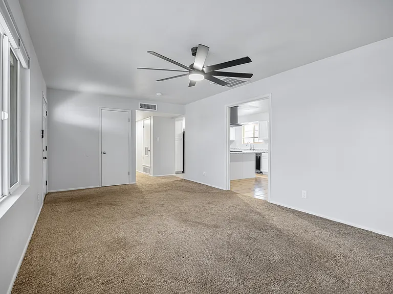 3702 W Tuckey Ln — Photo 11