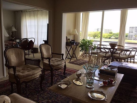 5th image of 2751 N Palm Aire Dr