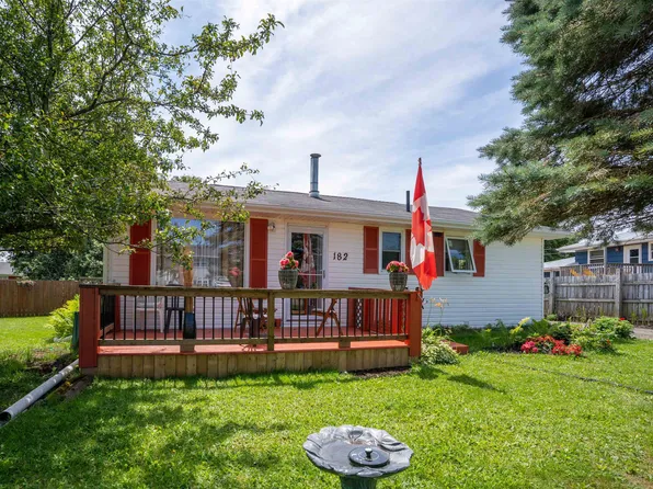 182 Parkwood Cres, Charlottetown, PE C1A 7A7