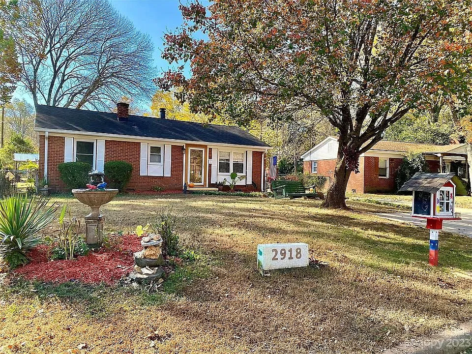 3 bed, 2.0 bath, 1100 sqft, $2,100 — Photo 1