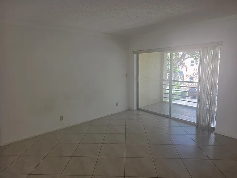 959 SE 2nd Ave #214 — Photo 22