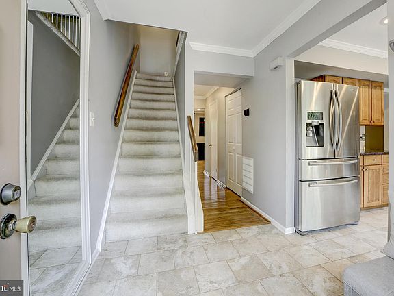 3rd image of 10610 Muirfield Dr