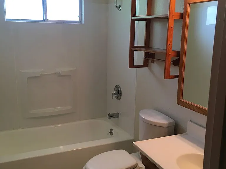 1607 Oakdale Ct — Photo 11
