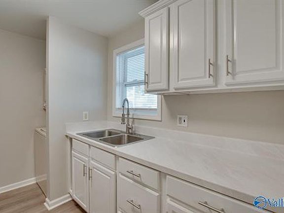 5th image of 310 Rock St SE