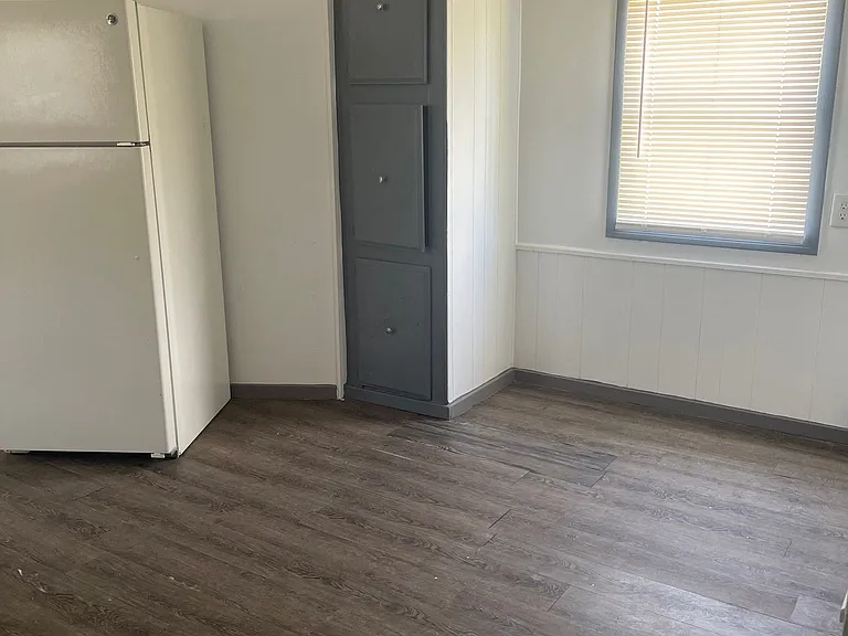 120 Cunningham Blvd — Photo 5