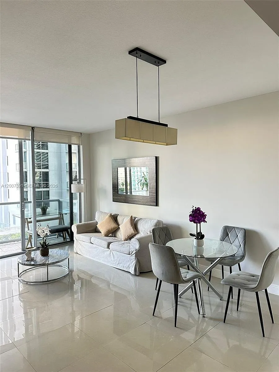 Building Photo - 1050 Brickell Ave #1504
